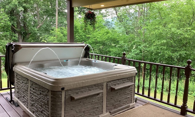 Windham House | Red Fox T.H. & Spa hot tub - epic location close to ski mtn & ski town