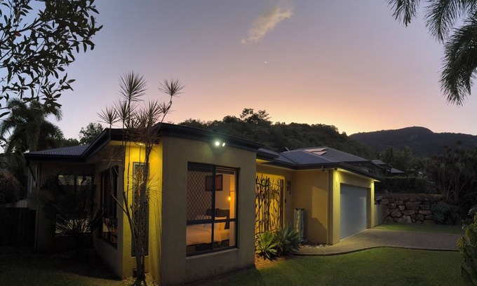 Caravonica Villa | Red Peak Retreat
