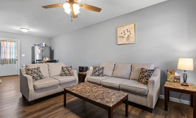 Stanton House | Red River Duplex - Unit 2 - 12 miles to Gorge!