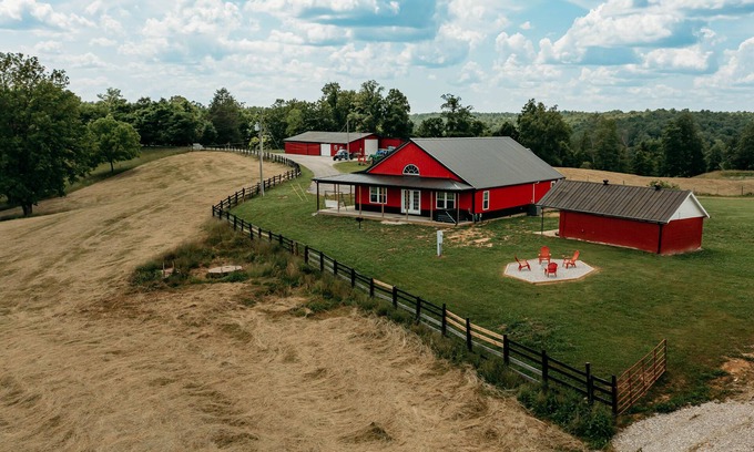 Denniston House | Red River Ranch Retreat- HOT TUB, Views, Pond- Near RRG