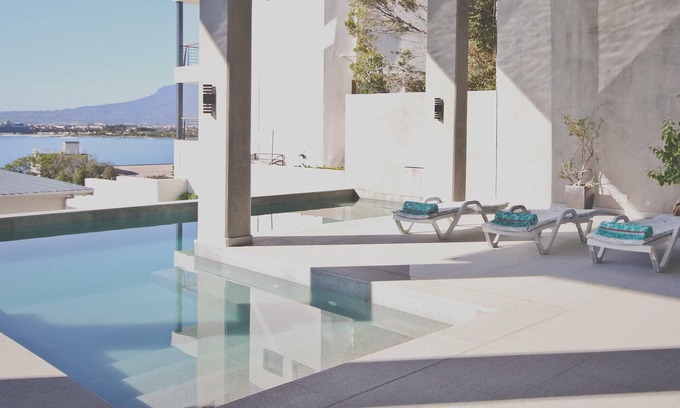 Gordon's Bay Apartment | Red Rock Ocean View Villa - Lieutenant's Room