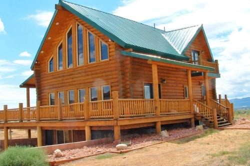 Escalante House | Red Rock Ranch Log Cabin: Large, Fully Furnished