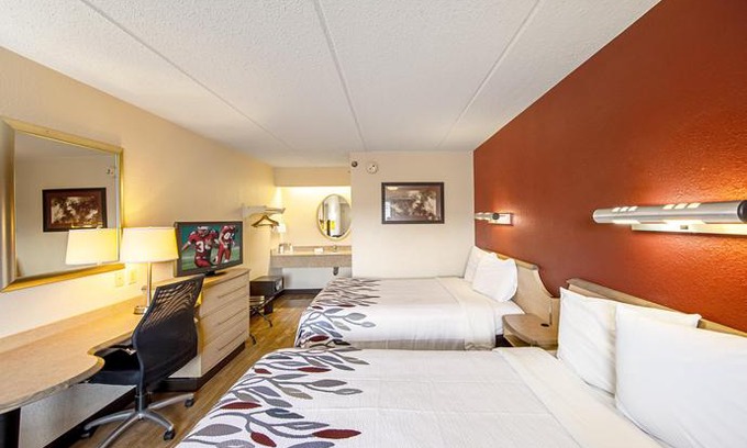North Canton Hotel | Red Roof Inn Canton