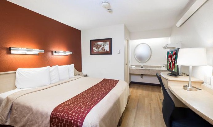Warren Hotel | Red Roof Inn Detroit - Warren