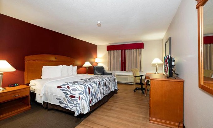 Fulton Hotel | Red Roof Inn Fulton