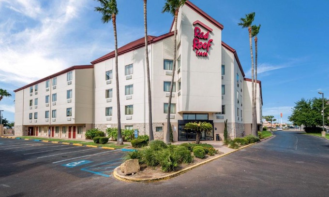 Bonanza Hotel | Red Roof Inn Laredo