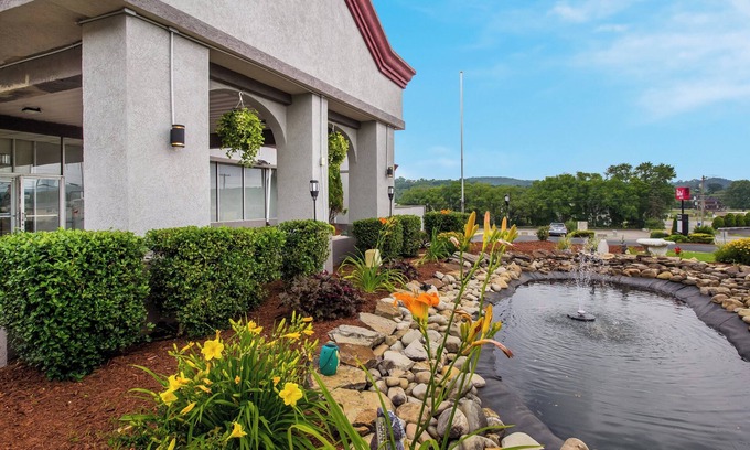 New Stanton Hotel | Red Roof Inn New Stanton