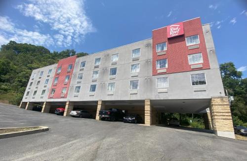 Ross Township Hotel | Red Roof Inn Pittsburgh - McKnight Rd
