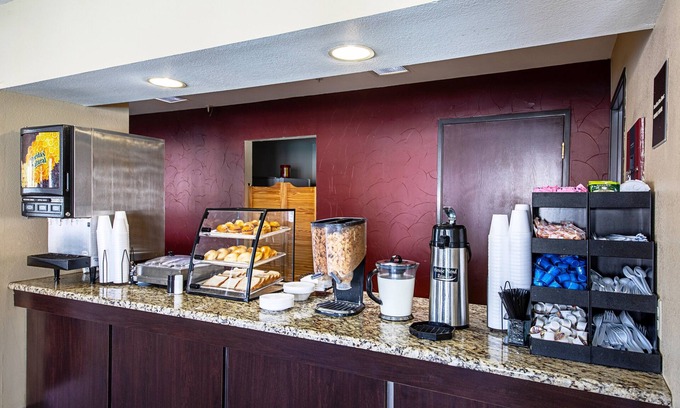 Rio Vista Hotel | Red Roof Inn San Marcos