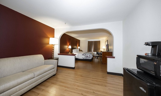 Biloxi Hotel | Red Roof Inn & Suites Biloxi - Ocean Springs