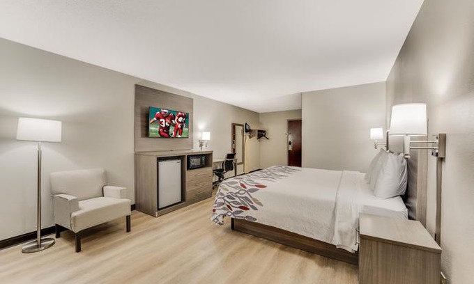 Middletown Hotel | Red Roof Inn & Suites Middletown Ri