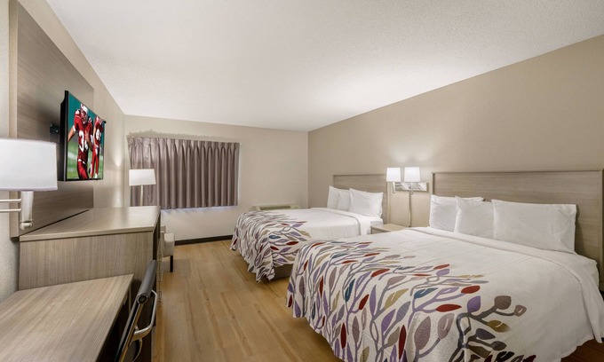 Middletown Hotel | Red Roof Inn & Suites Middletown, RI