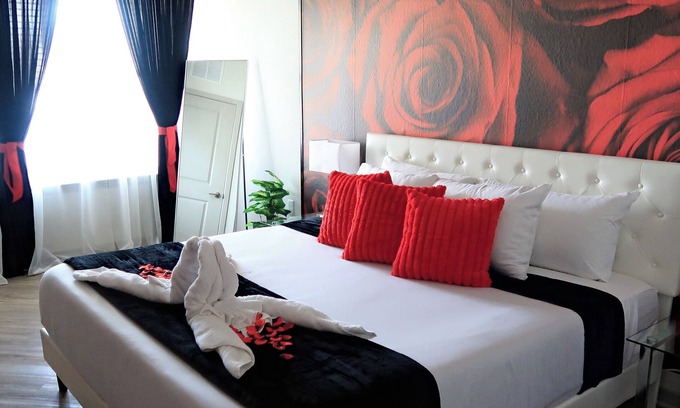 Southside Apartment | Red Rose Serenity 1BD Lux King - Southeast Jax