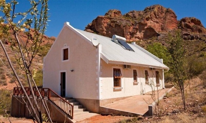 Oudtshoorn Cottage | Red Stone Hills