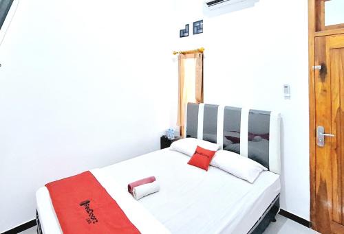 Kediri Hotel | RedDoorz at Queen Asri Premium