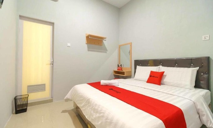 Medan Hotel | RedDoorz @ Helvetia Medan 2