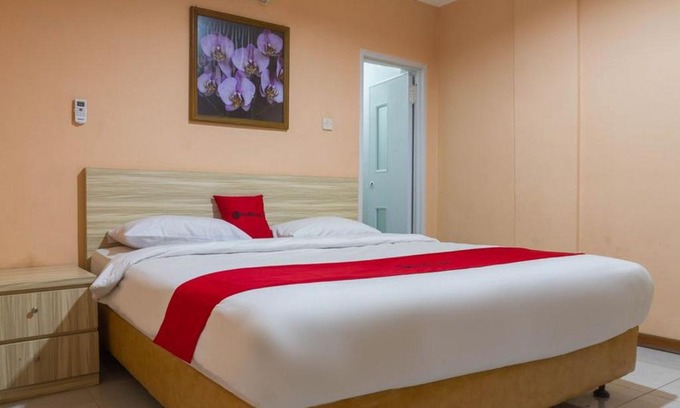 Bandung Hotel | RedDoorz near Istana Plaza 2