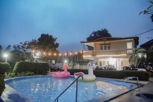 Ciloto Hotel | RedDoorz near Taman Safari 2
