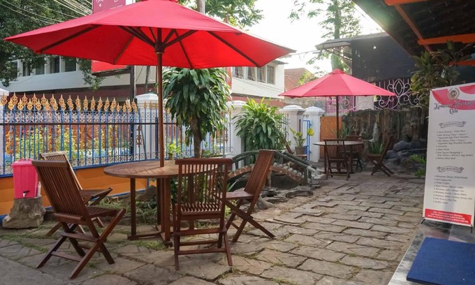 Nganjuk Hotel | RedDoorz Plus @ Alun Alun Nganjuk