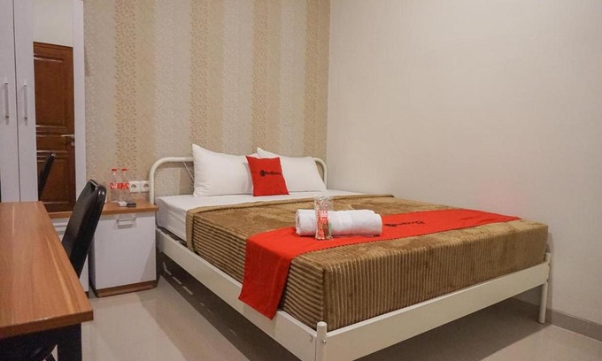 Dinoyo Hotel | RedDoorz Plus @ Karangploso