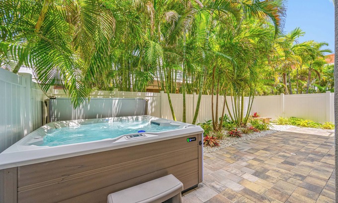 Redington Beach House | Redington Beach Villas 307 -⭐Gulf View⭐ - Across the street from beach! -Hot Tub!