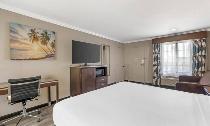 North Redondo Hotel | Redondo Beach Stay | 1 Unit | Near Marina & Beach