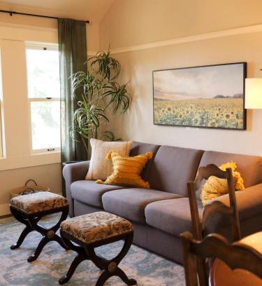 Siskiyou-Hargadine Historic District House | Redtail Inn - 3 Suites Sleeps Up To 12