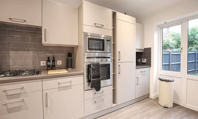 Bedford House | 🌟Redwald House-Sleeps 12 w/Free Parking&Netflix🌟