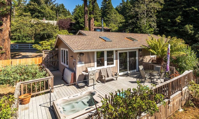 Trinidad House | Redwood Beach Retreat - Hot Tub, Walk to Beach, 3 King beds!