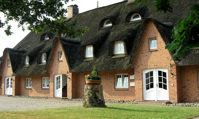 Busumer Deichhausen Apartment | Reethaus Seeschlößchen, apartment Silbermöwe, only 200m to the beach