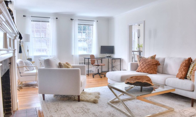 Beacon Hill Apartment | Refined urban living on the park, in historical Beacon Hill
