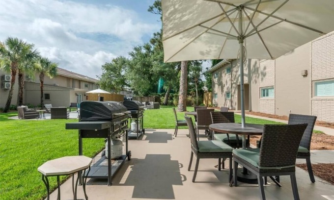 Jekyll Island House | Refresh in a Spacious Room Near Jekyll Island Marina | w/Onsite Outdoor Pool!
