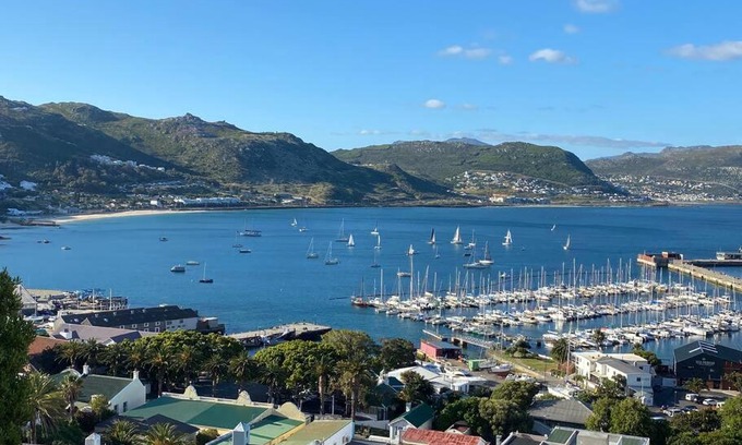 Simon's Town House | Regatta View - Simon's Town