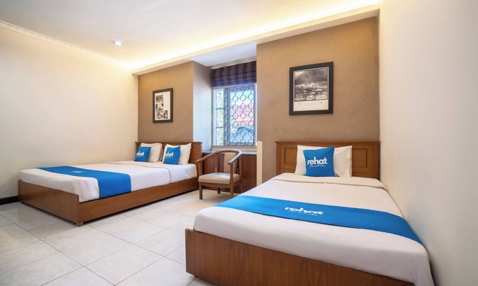 Malabar Hotel | Rehat at Hotel 10 Buah Batu