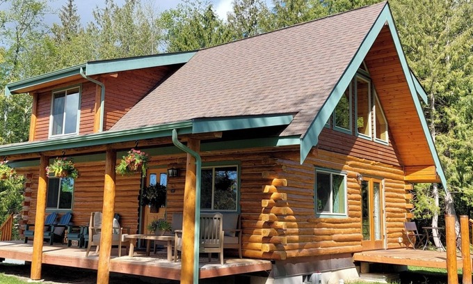 Mount Vernon Cabin | Relax and Unwind at Peaceful Pines Log Cabin and Outdoor Sauna