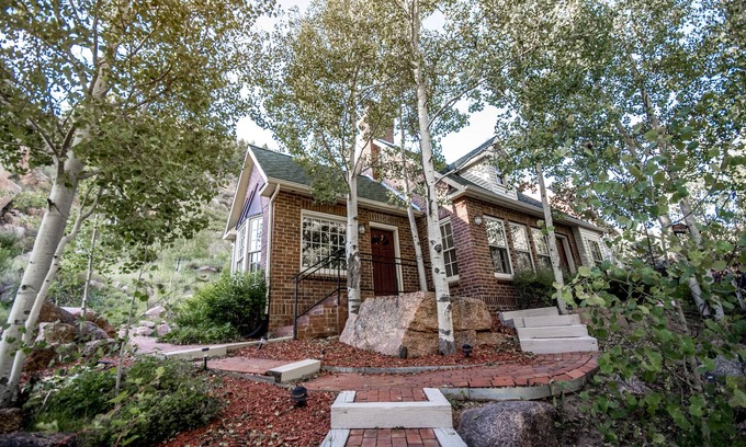 Divide Cottage | Relax and Unwind at the most relaxing place in Colorado.