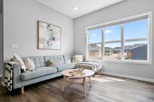 Calgary House | Relax in Comfort, AC, YYC, CrossIron Mills, Banff