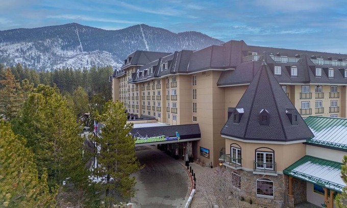South Lake Tahoe Hotel | Relax in Paradise: Beachy Resort With Ski-In, Ski-Out Lake Tahoe Access