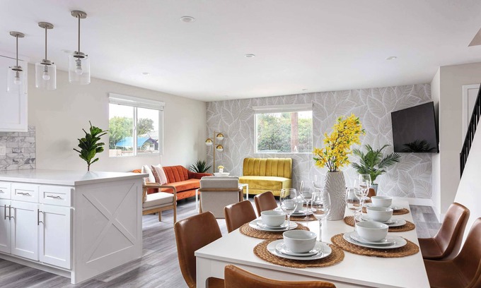 North Hollywood House | Relax in Spacious 4BR Home | Sleeps 8 + Parking