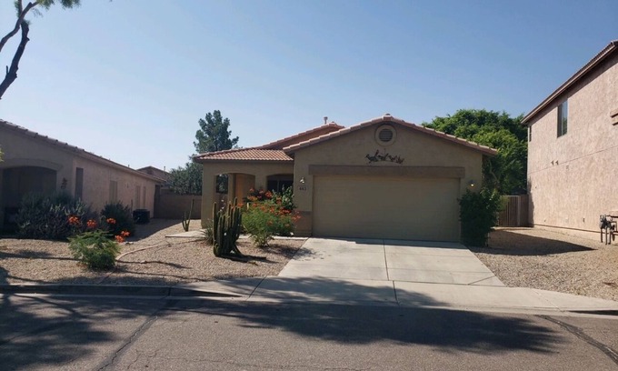 San Tan Valley House | Relax In This Johnson Ranch home!
