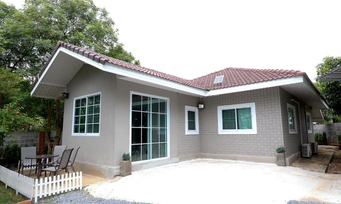Khanong Phra House | Relax @ Khao Yai