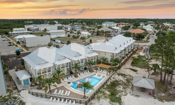 Port St. Joe House | Relaxed 3BR/2BA Coastal Cottage/Walk to Marina, Dining & Downtown Port St Joe