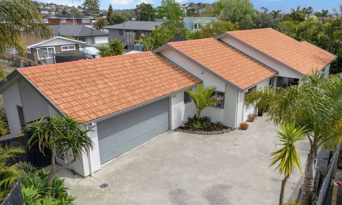 Stanmore Bay House | Relaxed family get away - 5 min Walk to Beach, Parks, Leisure Centre & Shops