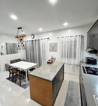 Balanga House | Relaxing 2BR Corner Home with Calming Lanai Area