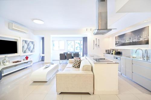 Tel Aviv Apartment | Relaxing 3BR in Ben yehuda 66 by HolyGuest