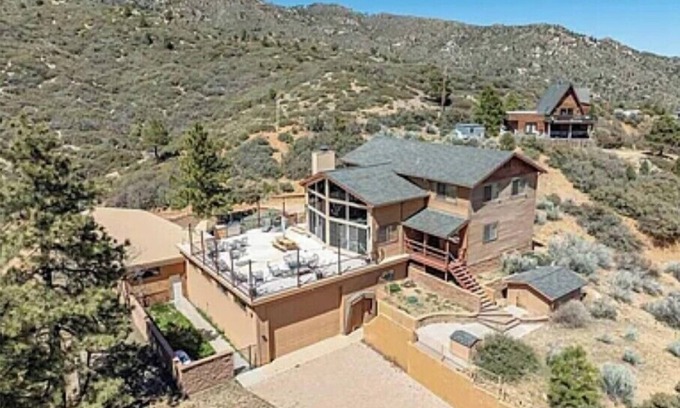 Kingman House | Relaxing 4-bedroom/5-bath house in the Hualapai Mountains above Kingman.