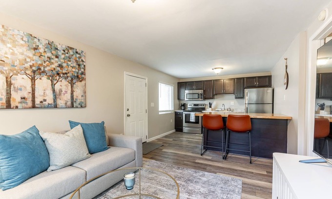 Gahanna Apartment | Relaxing apartment in an ideal location!
