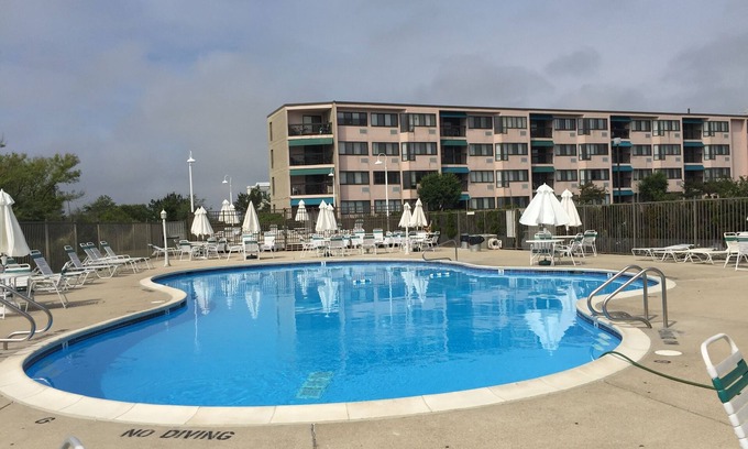 Southend Condo | Relaxing Beach Getaway - Beachfront 2 BR, 2Bath condo with 2 pools.