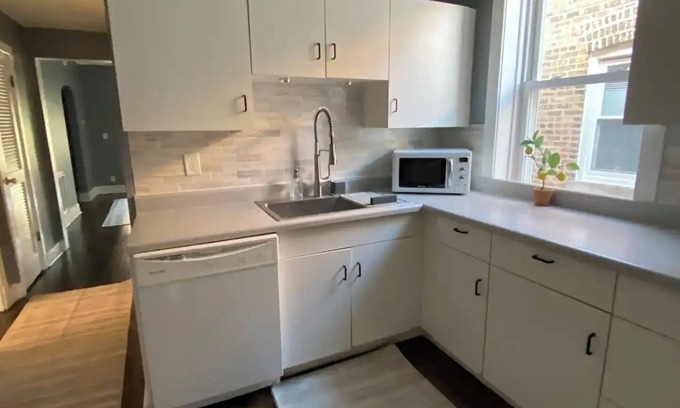 Edgewater House | Relaxing City Haven