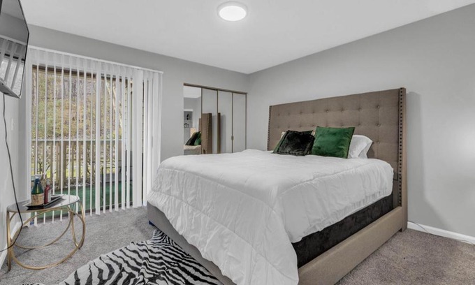 Sandy Springs Apartment | RELAXING & Cozy Unit with king bed